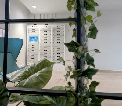 Diplomat™ Pro Smart Locker