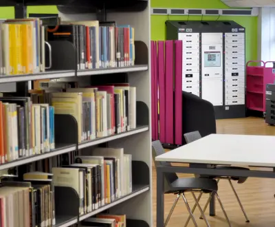 Diplomat™ Pro Smart Locker Holy Cross College 