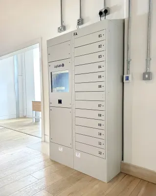 Diplomat™ Pro Smart Locker London Metropolitan University Shoreditch Campus 